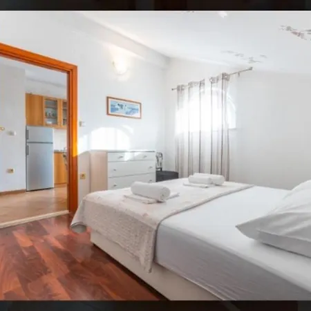 Banic With Pool Apartamento Biograd Na Moru