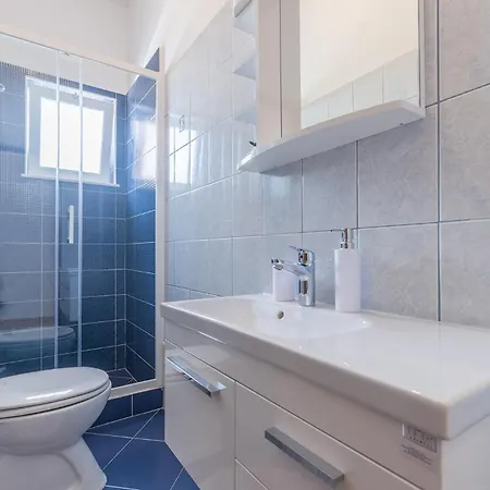 Banic With Pool Apartamento Biograd Na Moru
