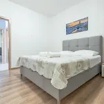 Banic With Pool Apartmán