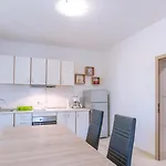 Banic With Pool Apartmán Biograd Na Moru