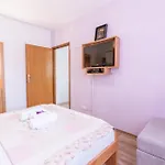 Banic With Pool Lägenhet Biograd Na Moru