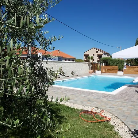 Appartement Banic With Pool