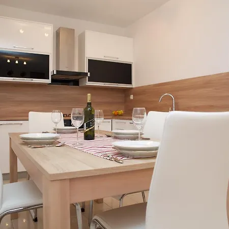 Appartement Banic With Pool