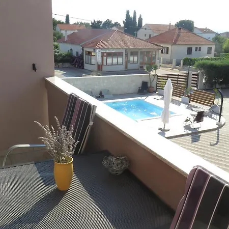 Banic With Pool Appartement