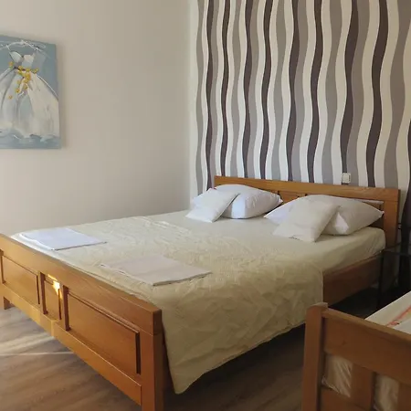 Banic With Pool Appartement