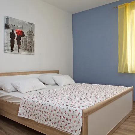 Appartement Banic With Pool