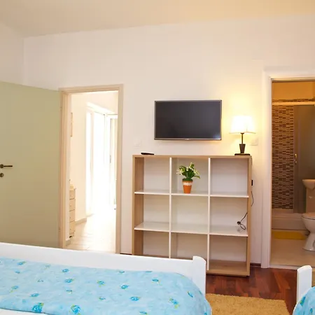 Appartement Banic With Pool