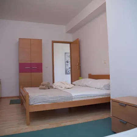 Banic With Pool Appartement *