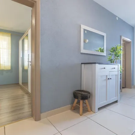 Apartment Banic With Pool *