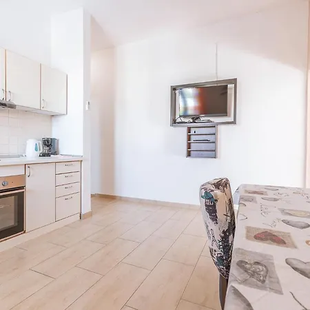 Apartment Banic With Pool