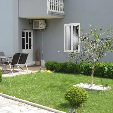 Banic With Pool Biograd Na Moru