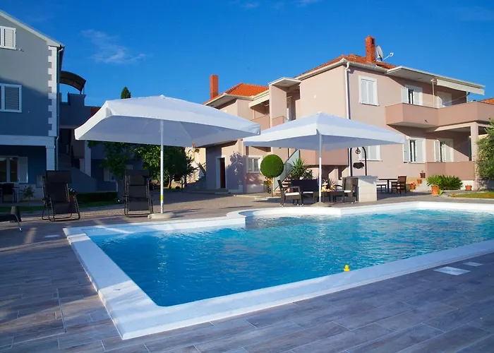 Apartment Banic With Pool *