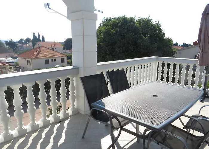 Banic With Pool Apartment