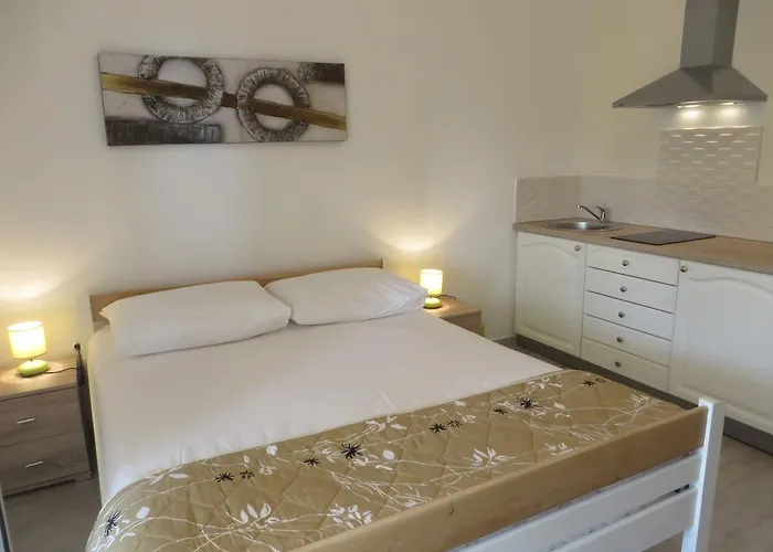 Banic With Pool Biograd Na Moru