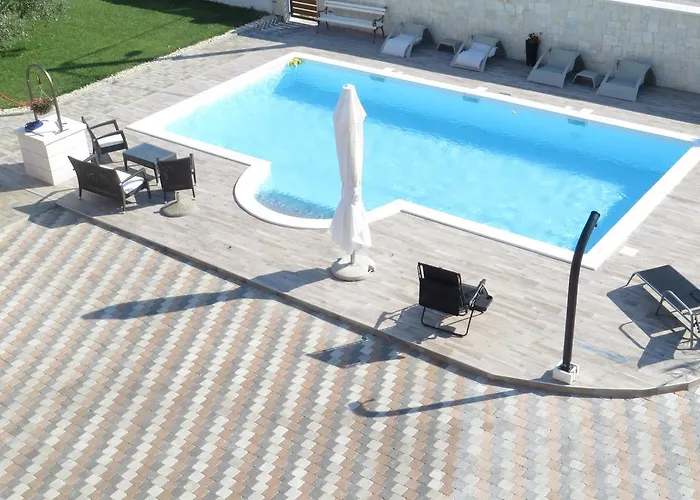 Banic With Pool Biograd Na Moru