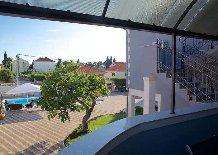 Banic With Pool Apartment *