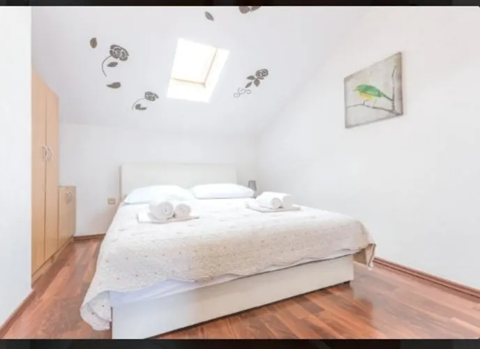 Banic With Pool Apartment