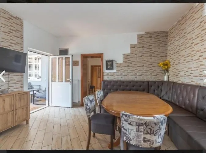 Apartment Banic With Pool *