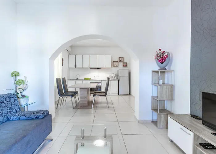 Apartment Banic With Pool