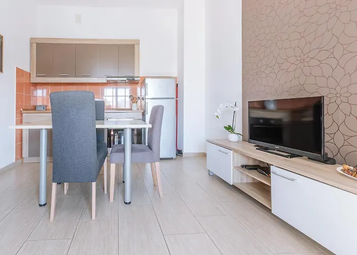 Banic With Pool Biograd Na Moru