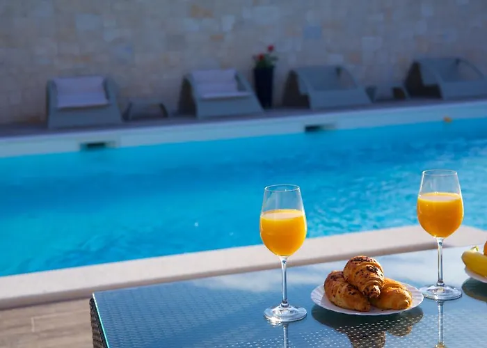 Διαμέρισμα Banic With Pool